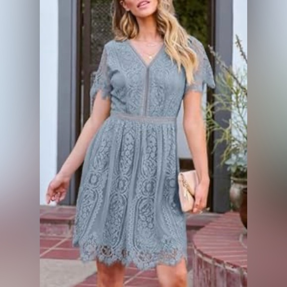 Elegant Lace Dress in Light Blue - Picture 2 of 9